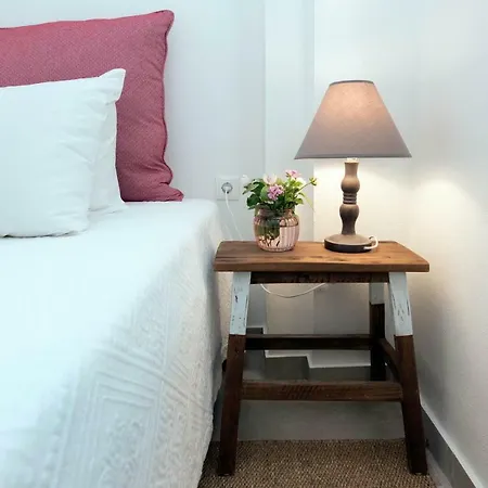 בית נופש Lavender Cottage. *